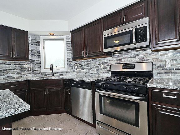 5th image of 276 Honeysuckle Ct #2706