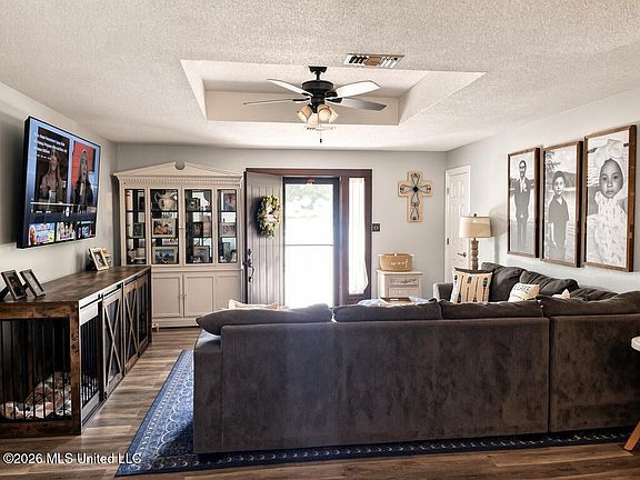 2nd image of 301 Ridgeview Dr