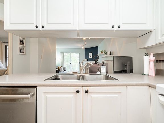 3rd image of 1035 Auckland St #410