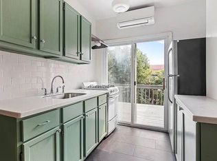 131 E 3rd St #2, Brooklyn, NY 11218