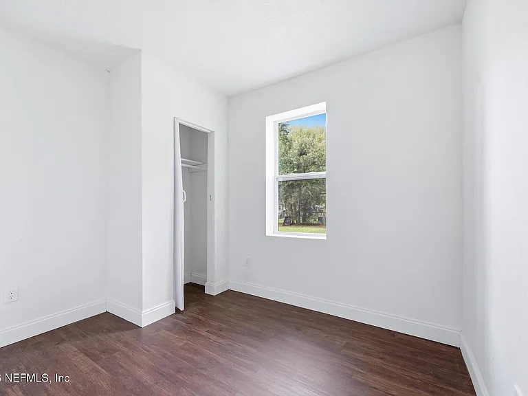 1715 Brackland St — Photo 8