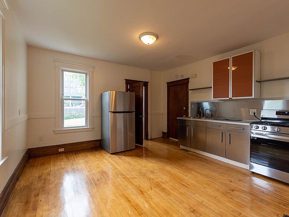 2nd image of 223 Humboldt Ave N #1