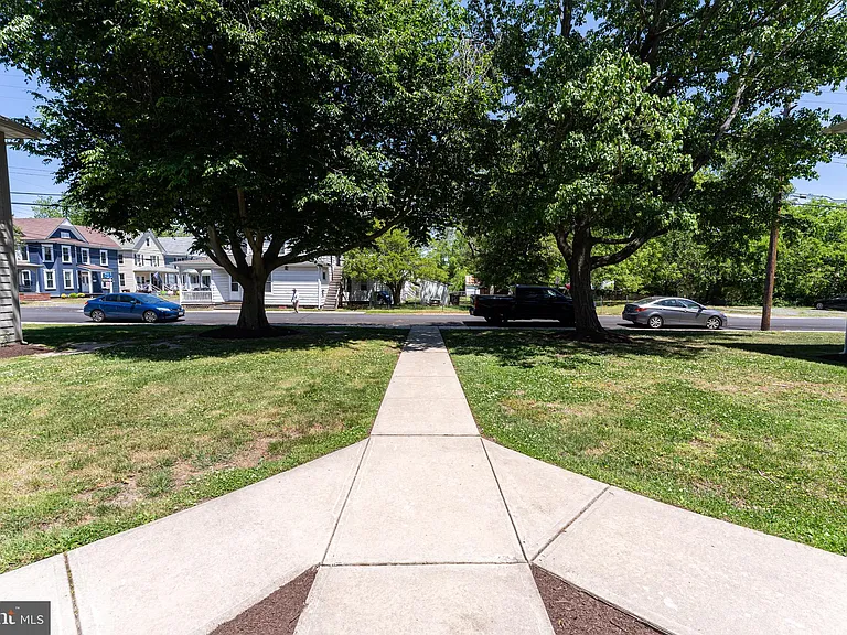 802 Travers St #4 — Photo 5