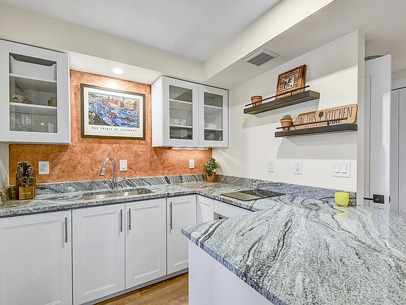 5th image of 11030 SE 26th St #B