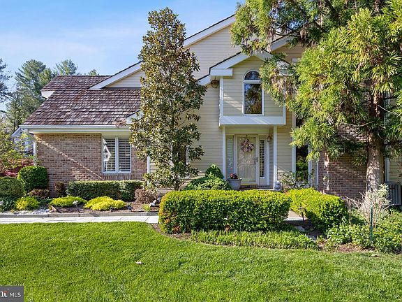4th image of 20 Old Boxwood Ln
