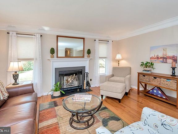 3rd image of 10605 Chesterwood Dr