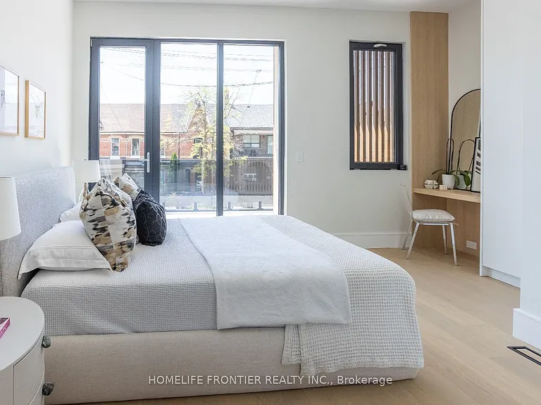 179 Palmerston Ave — Photo 16