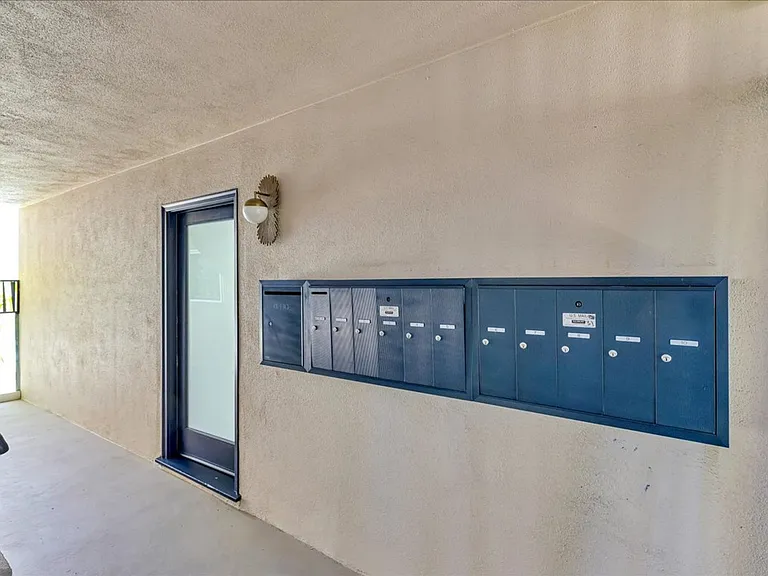 210 S Hamilton Dr #9 — Photo 29