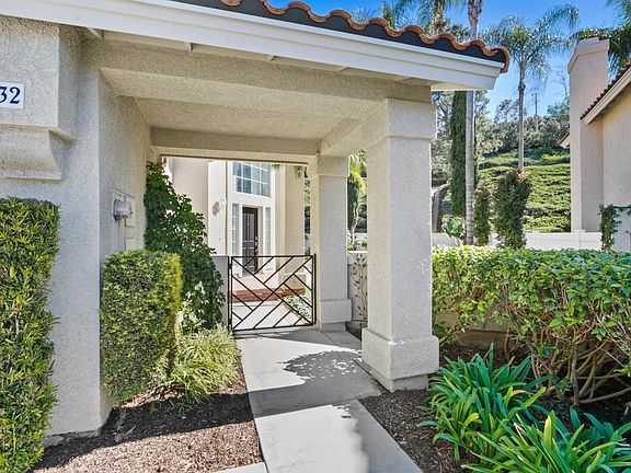 4th image of 32 Nutcracker Ln