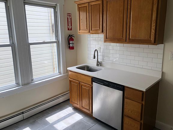 5th image of 398 Bradford St #2
