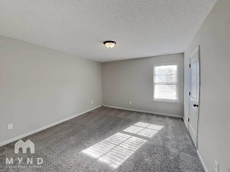 160 Nicholas Dr — Photo 16