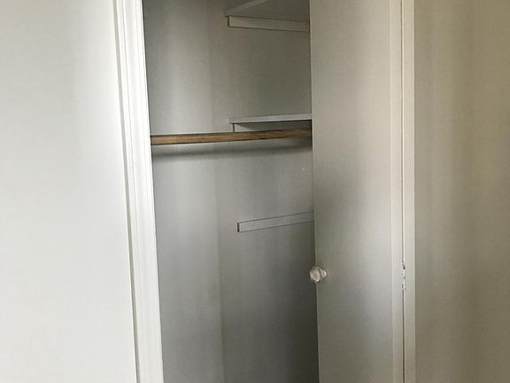 3rd image of 3344 N Marshfield Ave #102