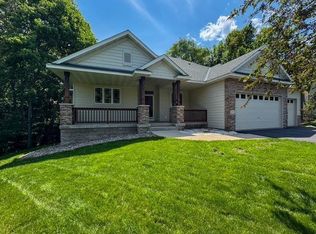 1973 Raspberry Ln, Shakopee, MN 55379