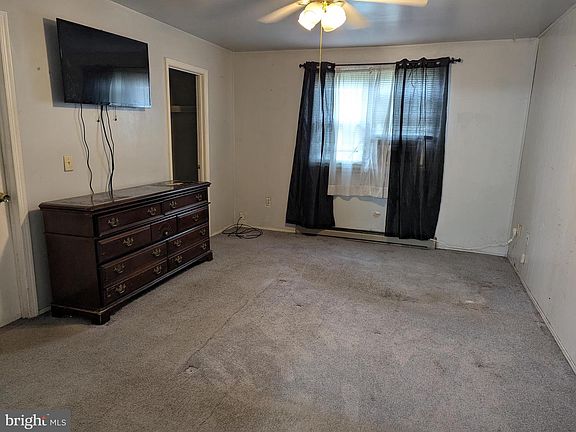 5th image of 100 Willow Ct