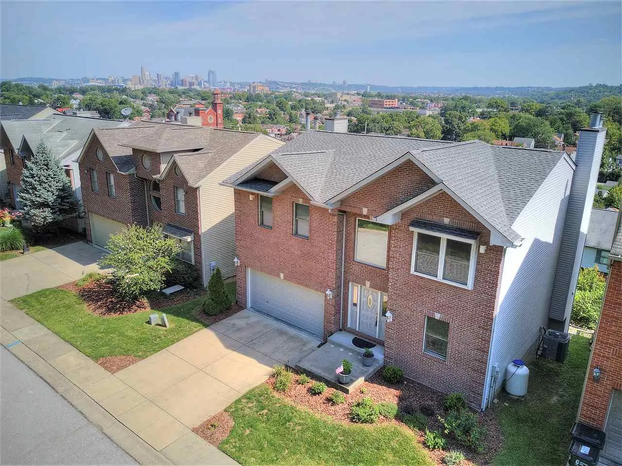 624 Pointe Benton Ln photo 1