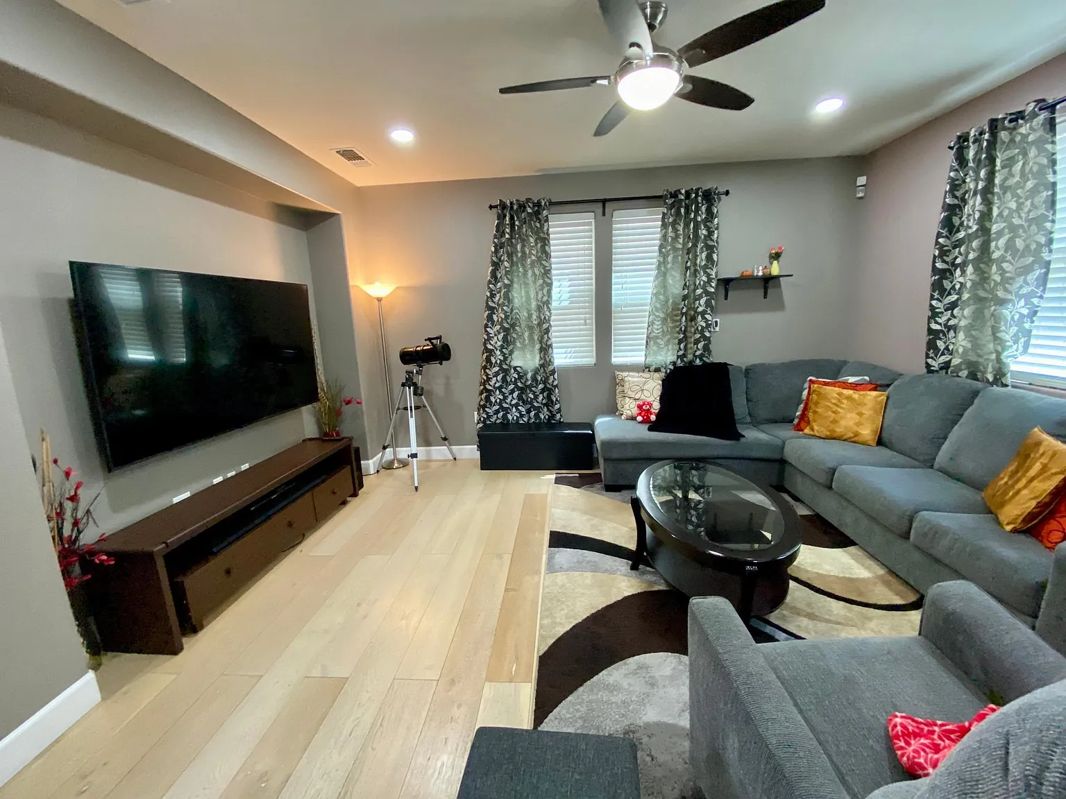 3 bed, 2.5 bath, 1653 sqft, $4,350 — Photo 3