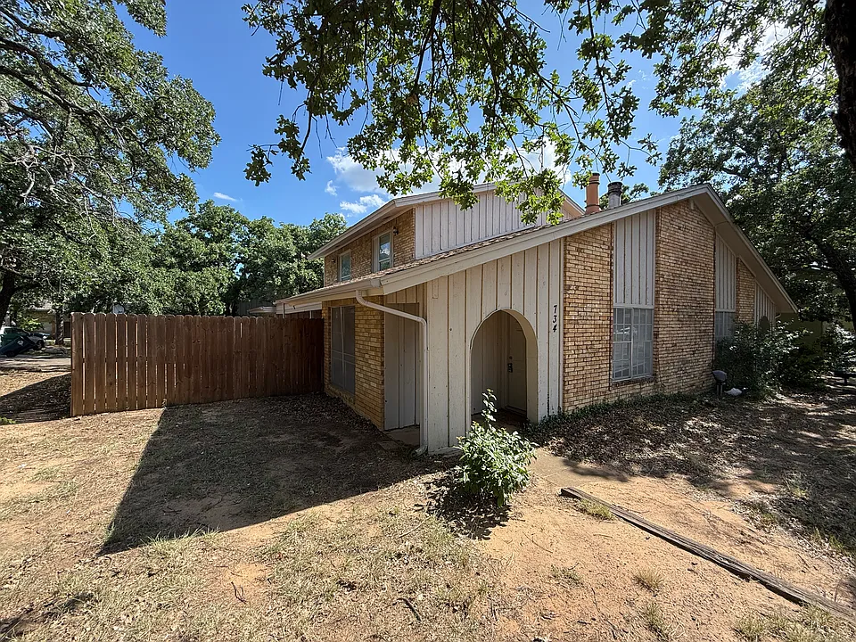 734 Londonderry Ln