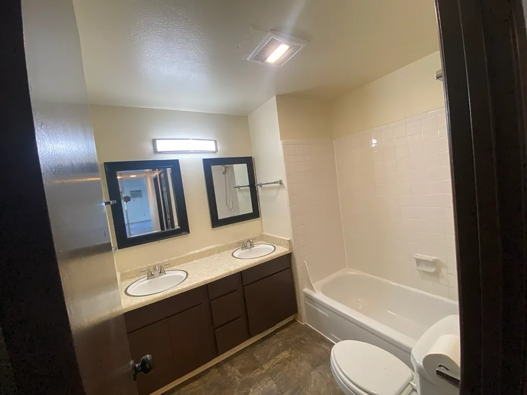 3 bed, 1200 sqft, $1,975 — Photo 2