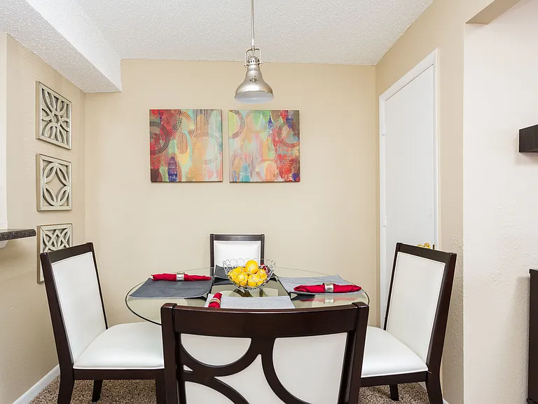 Four Winds Apartments — Photo 7