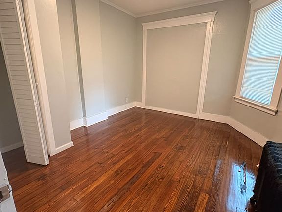 4th image of 254 Ferry St