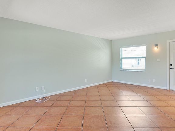 5th image of 2555 Indian River Blvd #E8