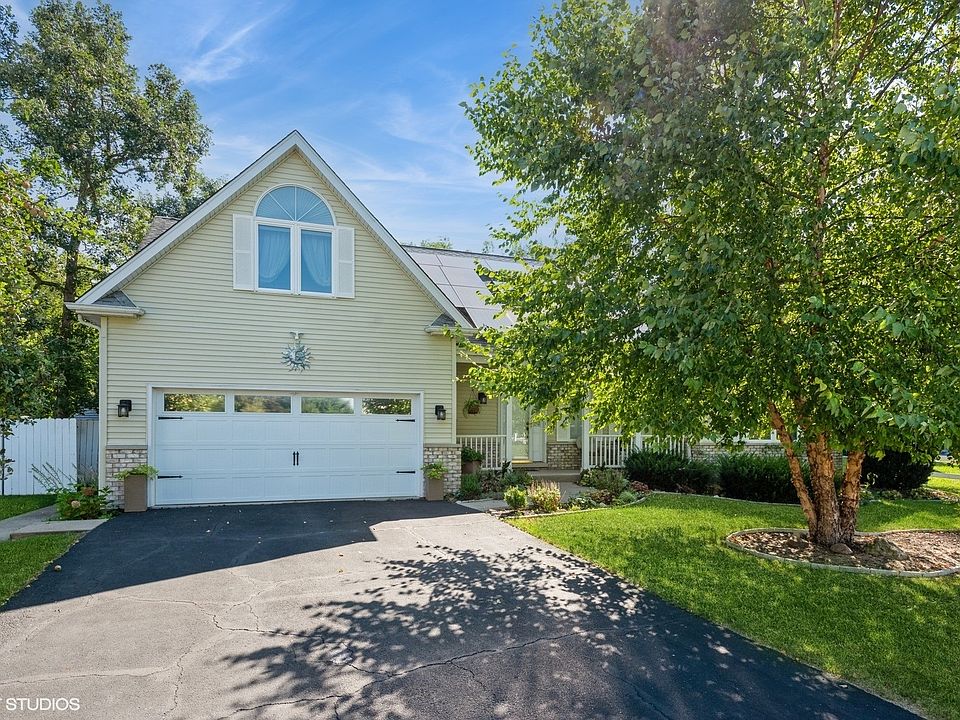 1st image of 3 Hilltop Ln