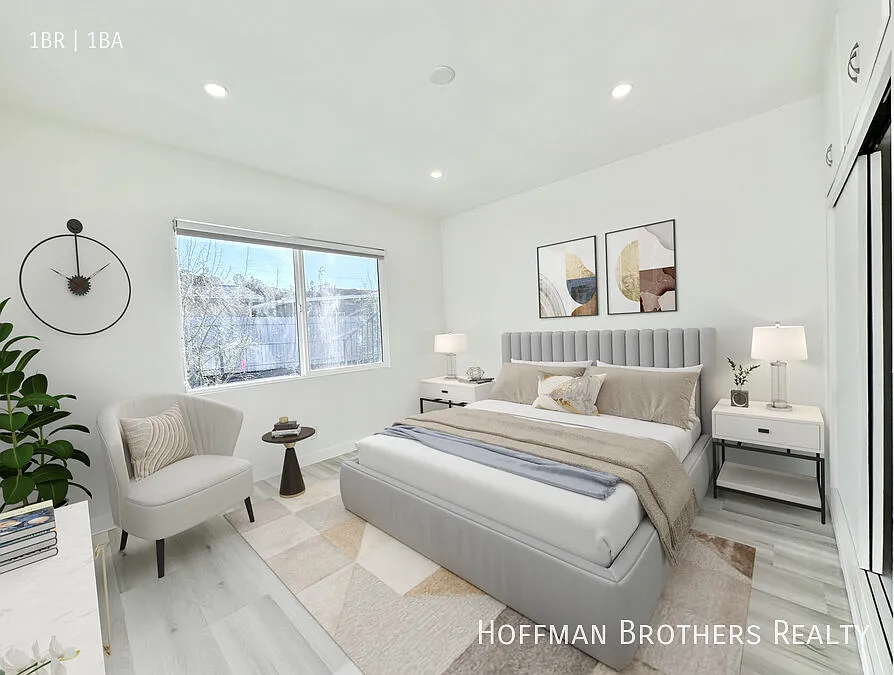 Bright Urban Retreat with a Relaxed, Well-Balanced Interior — Photo 4