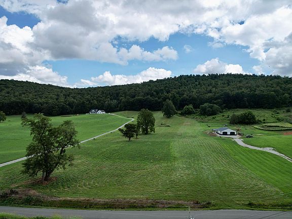 2nd image of 1056 Kelley Ln