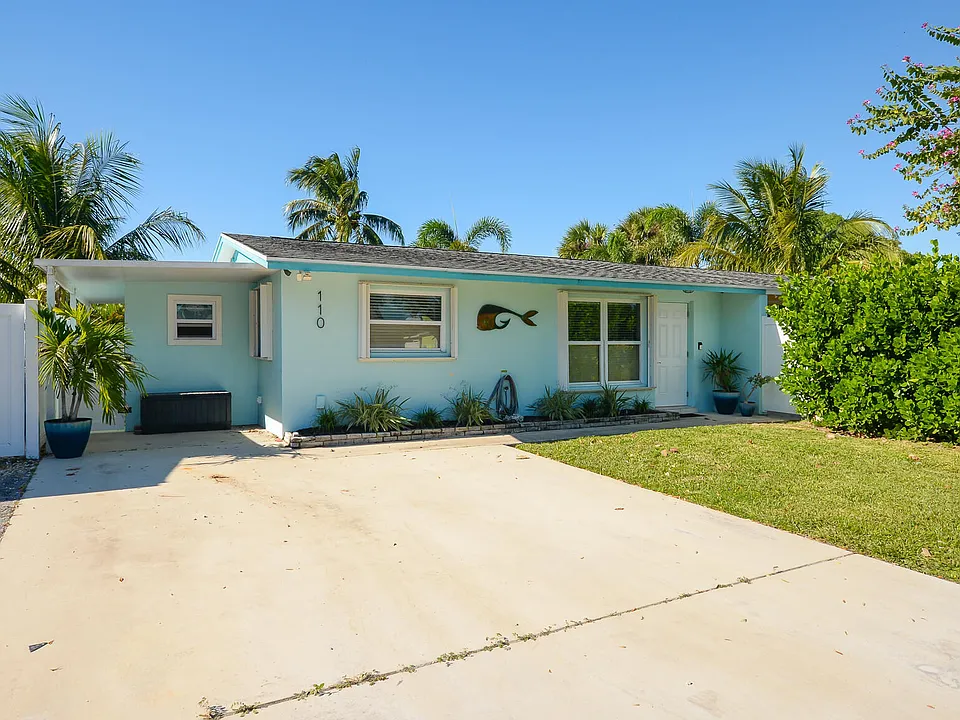 110 SW Hideaway Pl