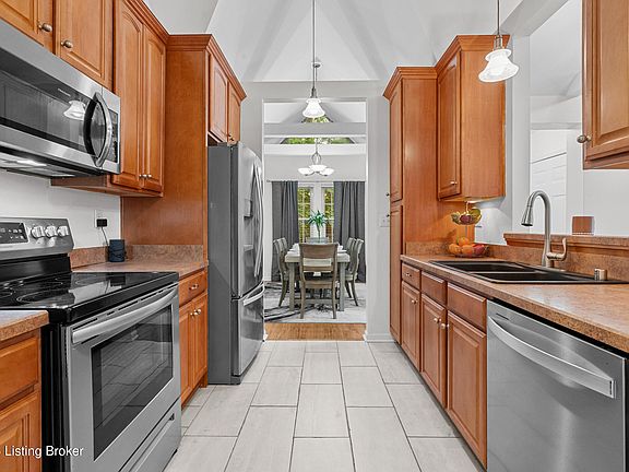 5th image of 2103 Eastbridge Ct