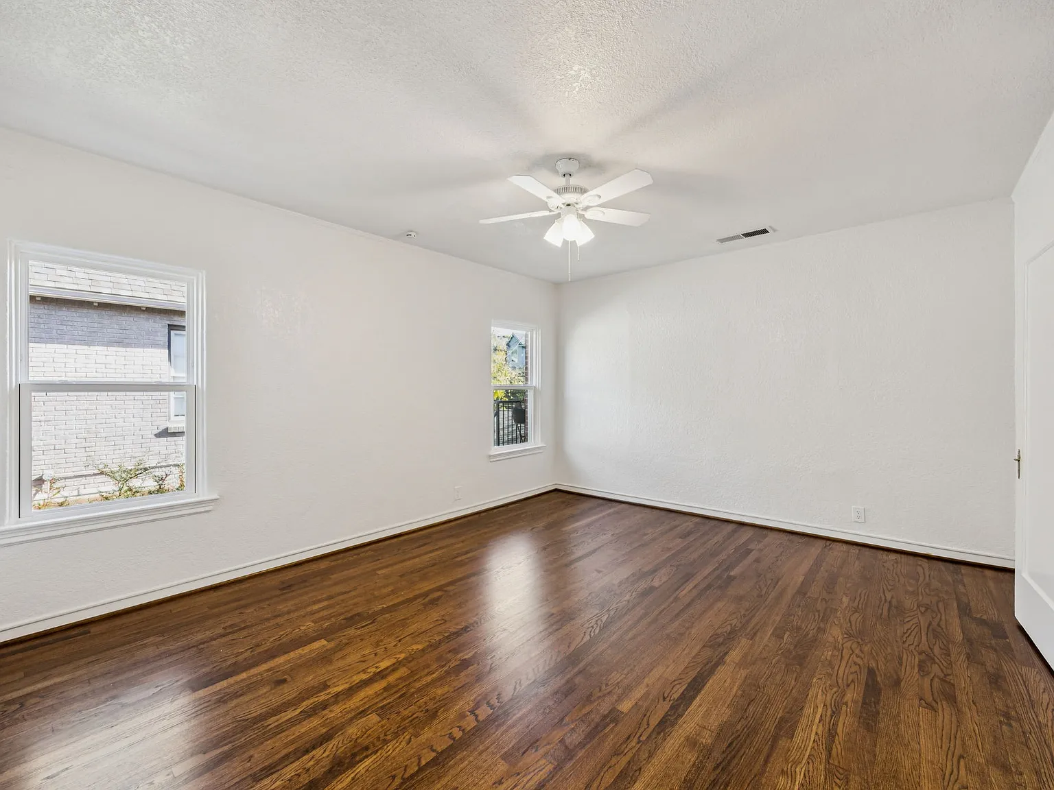 2 bed, 2500 sqft, $4,500 — Photo 2