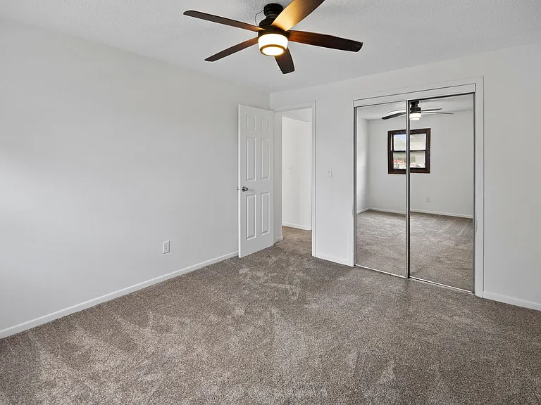 110 S Conrey St — Photo 5
