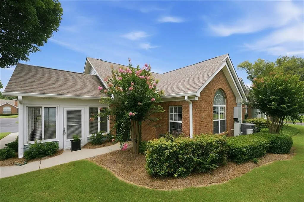 2 bed, 2.0 bath, 1350 sqft, $2,500 — Photo 1
