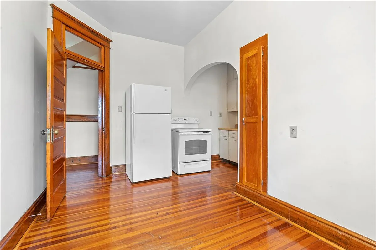 Building Photo - 513 E Miller St #1