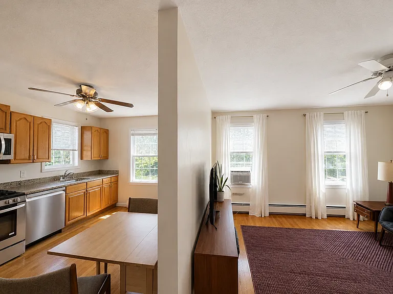 286 Salem St — Photo 3
