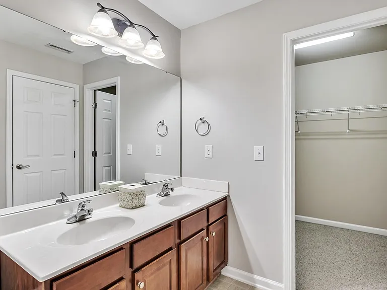 255 Hampshire Downs Dr — Photo 17