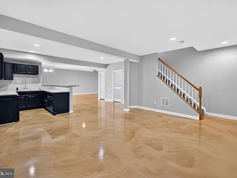 9036 Woodpecker Ct — Photo 40