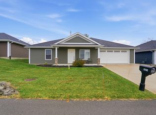 221 Falcon St #16, Bellefontaine, OH 43311