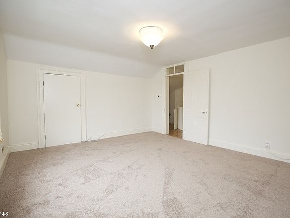 4th image of 182 Belleville Ave #3