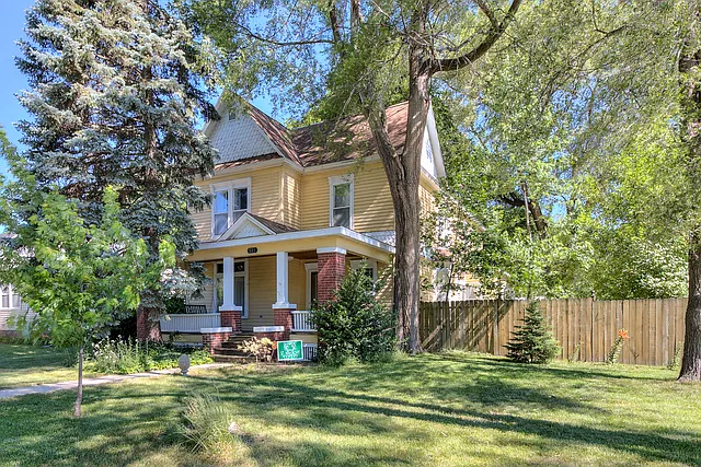 521 E Grove Ave photo 1