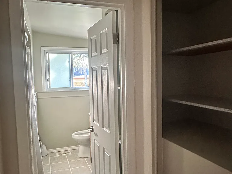 3401 Charlevoix Ave — Photo 9