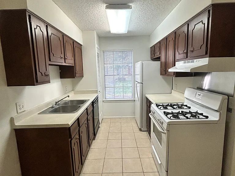 811 Jackson Keller Rd #3 — Photo 13