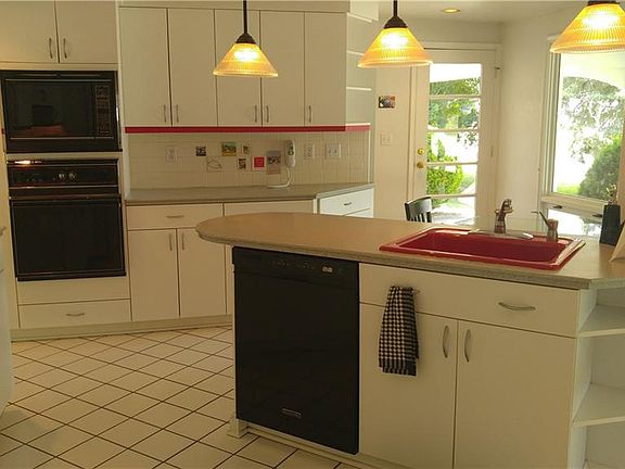 4th image of 203 Meadow Stream Dr