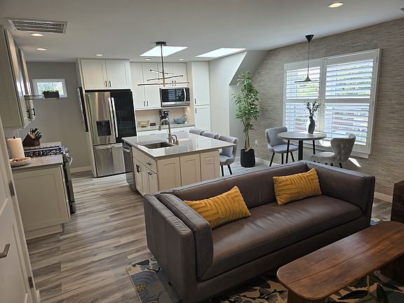 Living/Kitchen Areas.
Separate kitchen and living are lighting, plus under cabinet and island pendant. All lighting on dimmers.