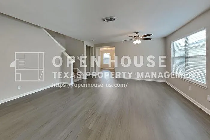 4 bed, 2.5 bath, 2660 sqft, $2,140 — Photo 3