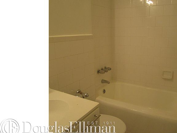 3rd image of 435 E 79th St Ph K