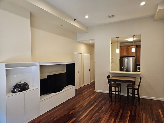 3rd image of 9 W 131st St #B2