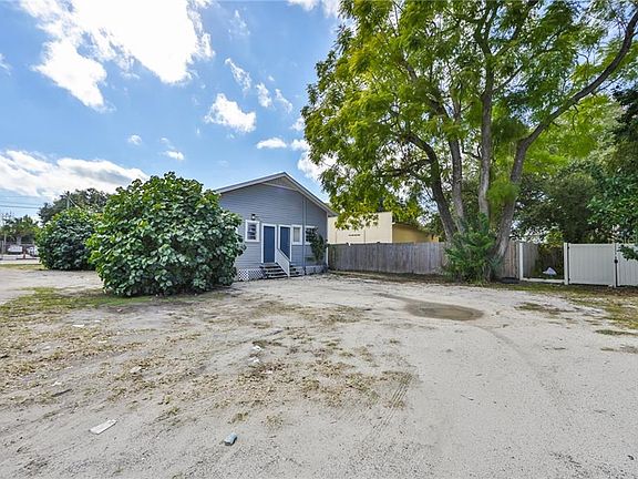 4th image of 1516 E Columbus Dr