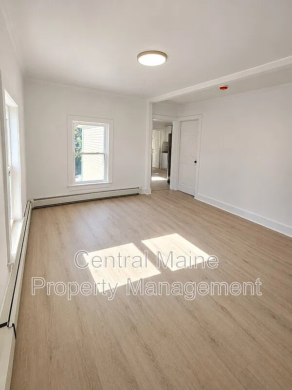 3 bed, 1.0 bath, $1,650 — Photo 4