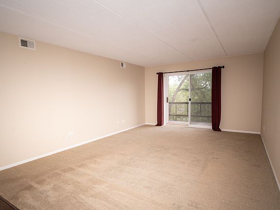 4th image of 512 Redondo Dr APT 402
